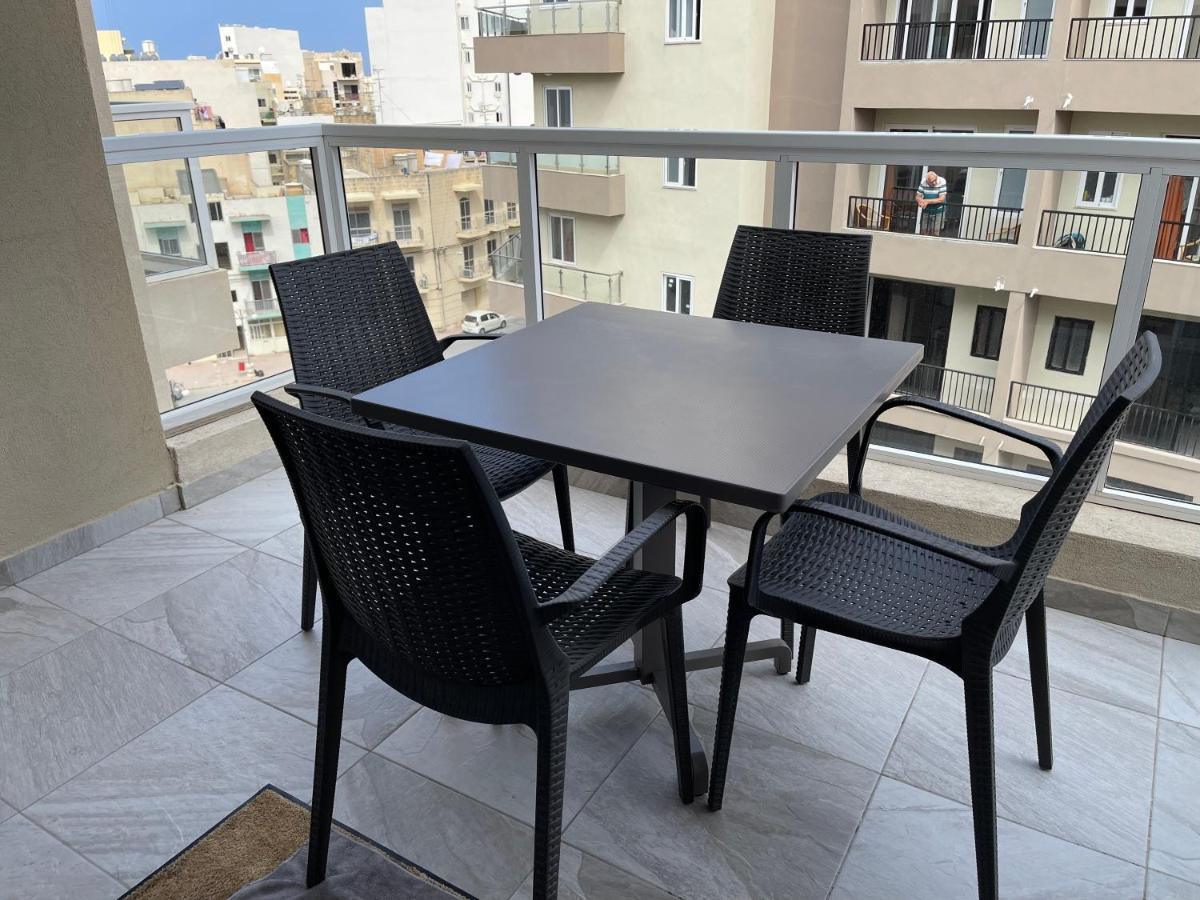 Modern Finished Apartment With Natural Light خليج سانت بول المظهر الخارجي الصورة